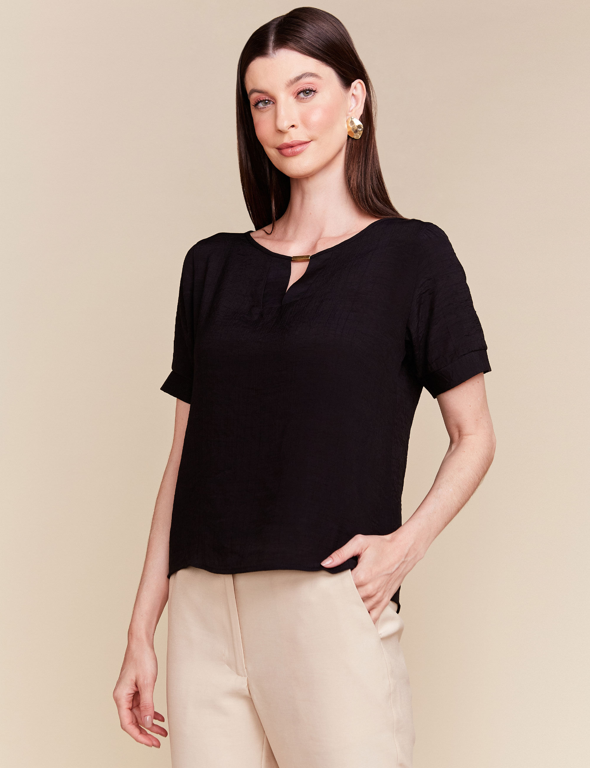 Blusa-Decote-Geometrico-Preta---1