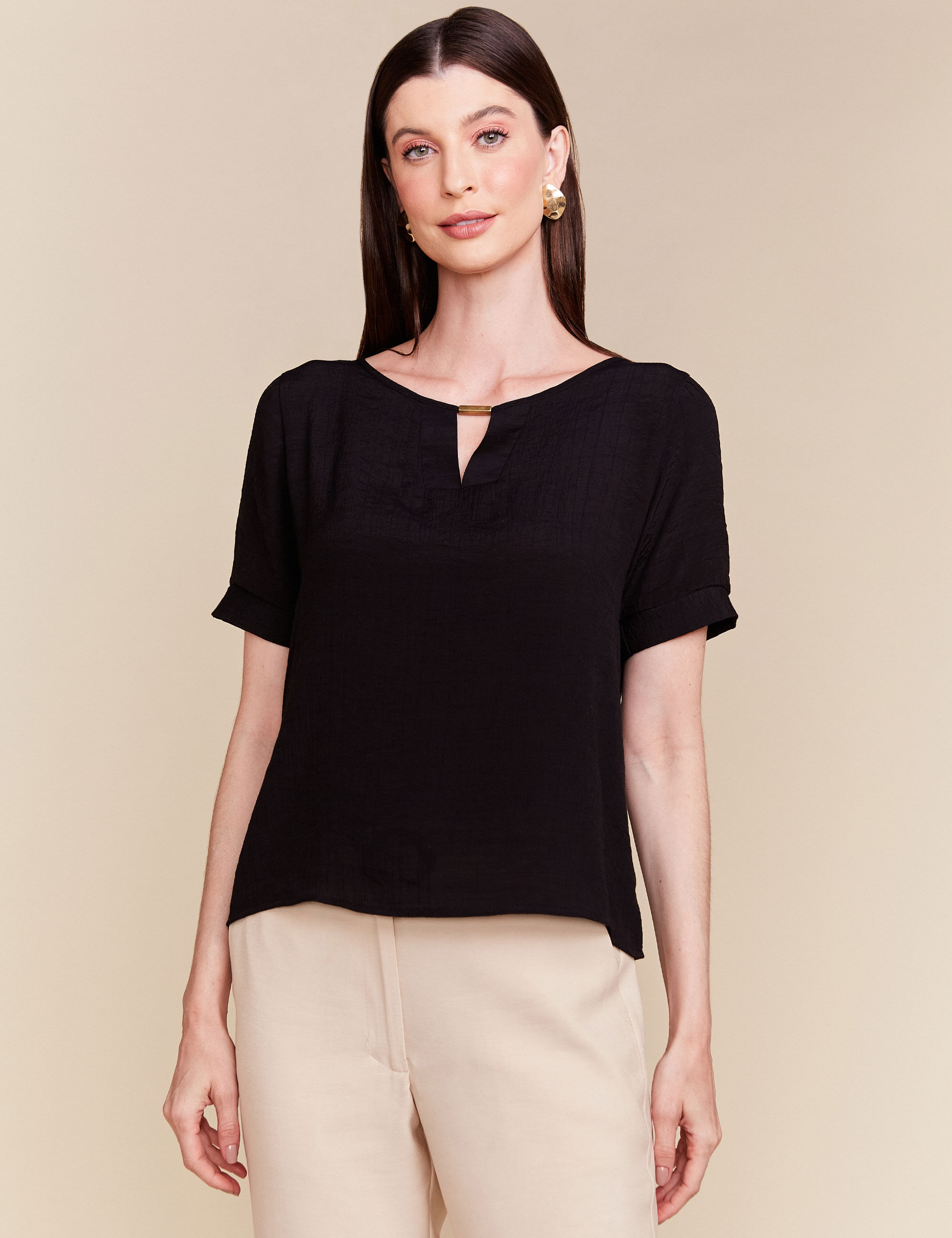 Blusa-Decote-Geometrico-Preta---3
