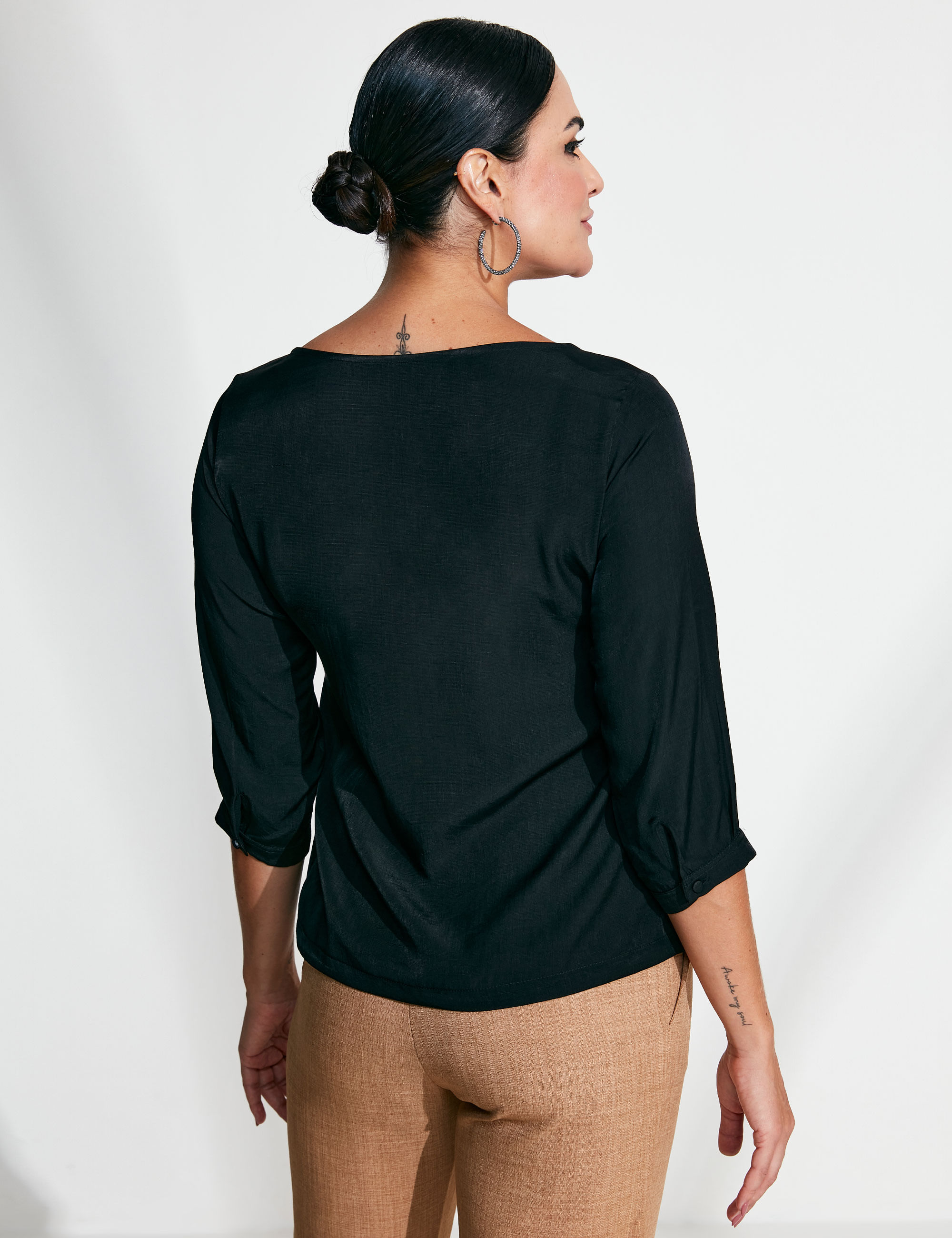 Blusa-Gola-Bordado-Preta---5