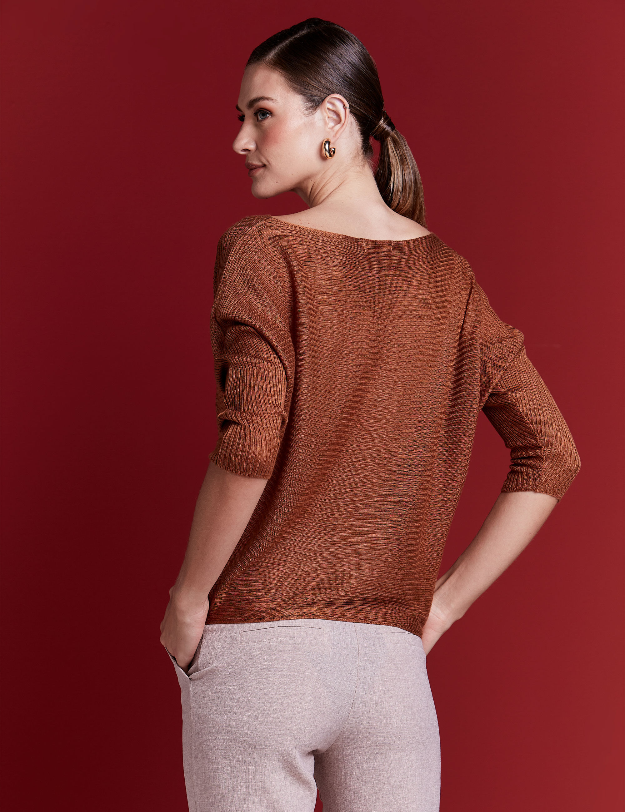 Blusa-Canoa-Canelada-Marrom---3